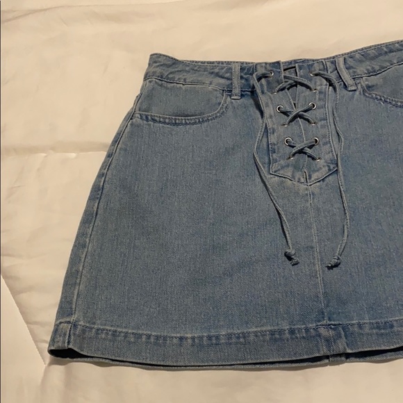 Kendall and Kylie tie up denim miniskirt - Picture 3 of 7